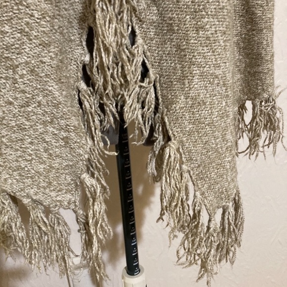 Kensie sleeveless fringe cream/tan knit cardigan size M - Picture 4 of 10